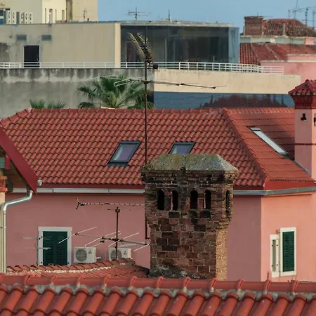 Miss. Monroe Apartment Split